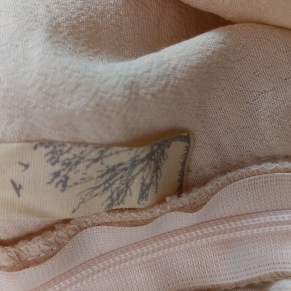 Cream lace lined dress - Picture 8 of 10